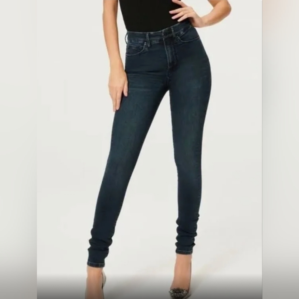 Good American Good Waist Stacked, 33" inseam. Size 8. Blue 795 color.